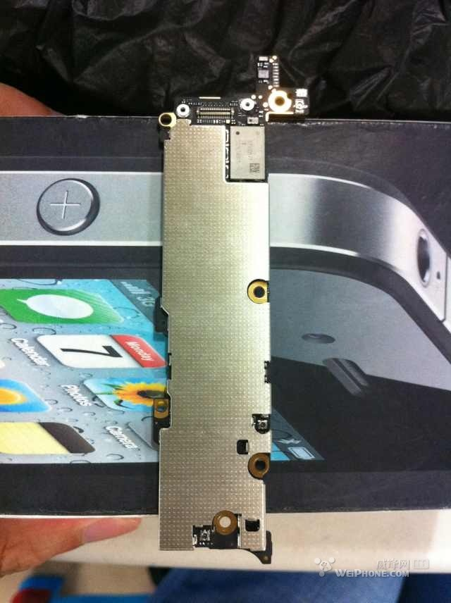 Des photos supposées de la carte de mère de l’iPhone 5